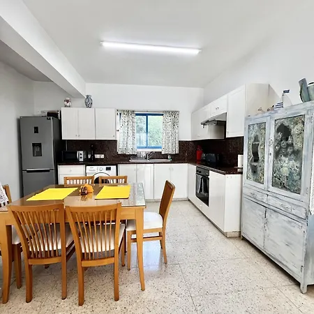 Pervolia Maisonette Ferienhaus *
